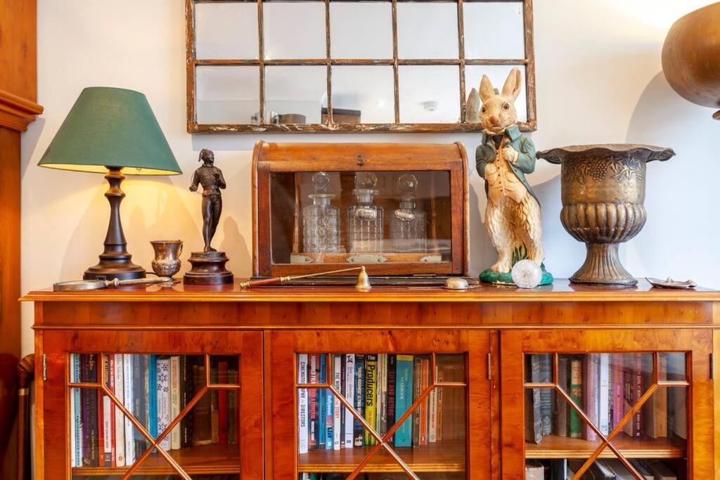 Outstanding Antique 1Br Flat In Soho Appartement Londen Buitenkant foto