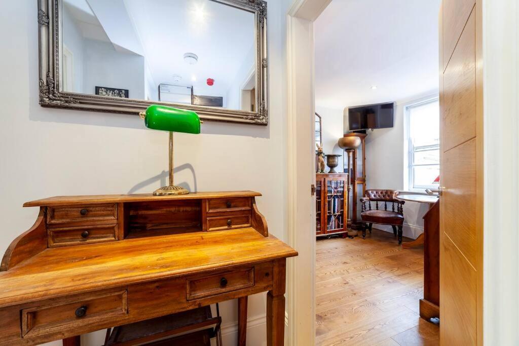 Outstanding Antique 1Br Flat In Soho Appartement Londen Buitenkant foto