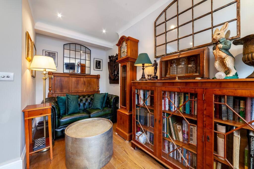 Outstanding Antique 1Br Flat In Soho Appartement Londen Buitenkant foto