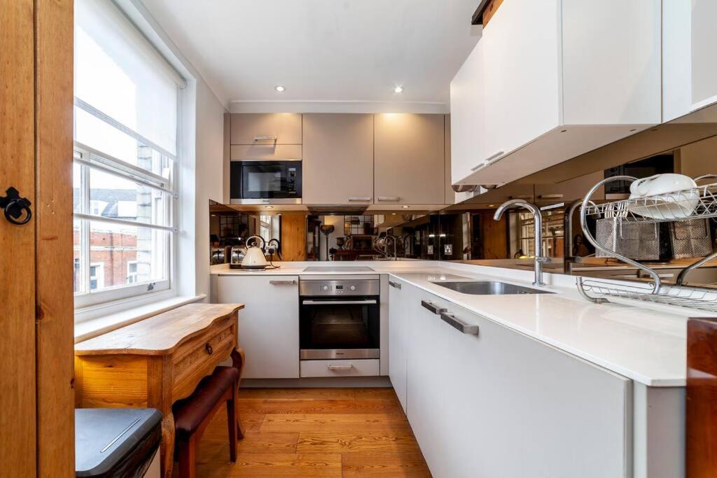 Outstanding Antique 1Br Flat In Soho Appartement Londen Buitenkant foto