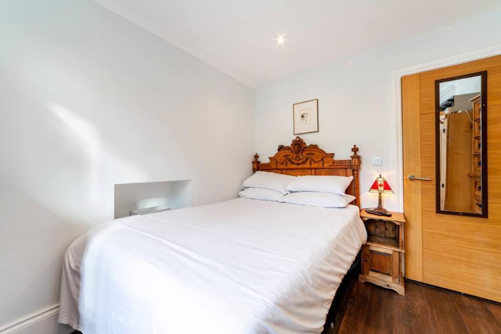 Outstanding Antique 1Br Flat In Soho Appartement Londen Buitenkant foto