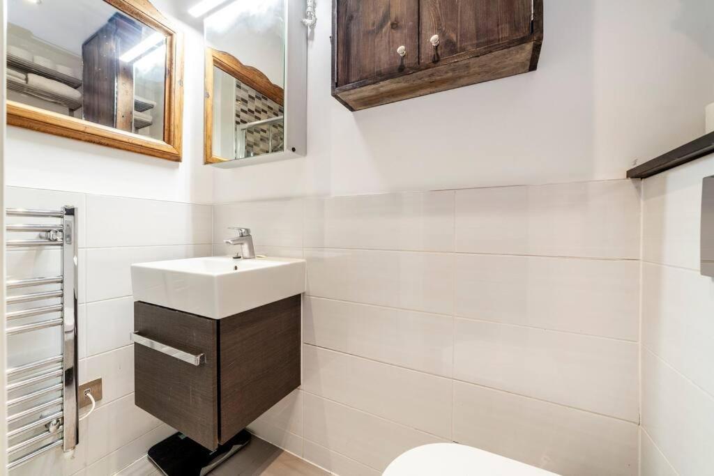 Outstanding Antique 1Br Flat In Soho Appartement Londen Buitenkant foto